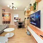 Elia * Tirana